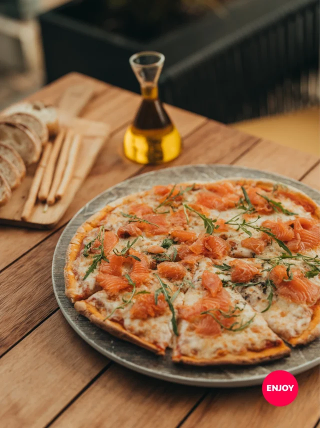 The kind of lunch that makes you forget what time it is. 🍕