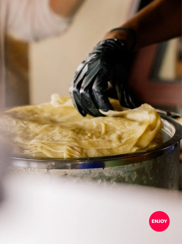 A gourmet trail around Azuri. 🌶️🇲🇺
Roti, briani, fresh fritters, homemade salmi.
One island, a thousand flavours, just minutes from the village.
Swipe to follow the trail.
#AzuriVillage #LiveAtAzuri #MauritianFood #TasteOfMauritius